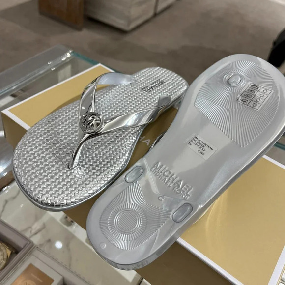 Jet Set Metallic PVC Flip-Flop size7 - Picture 3 of 9